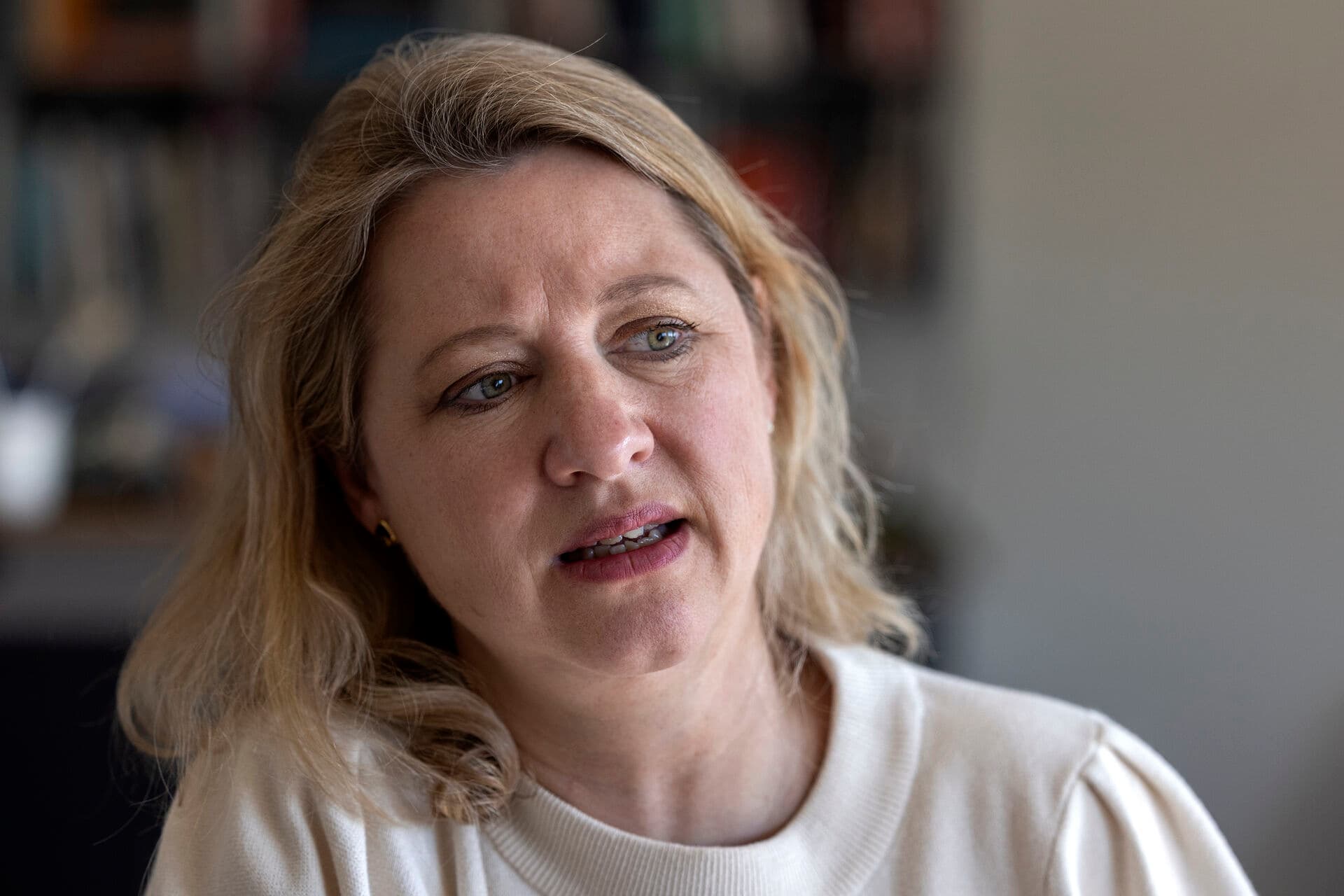 Socialminister Sophie Hæstorp Andersen (S) varsler flere tiltag, der skal dæmme op for snyd, svigt og svindel på bostedsområdet. (Arkivfoto)