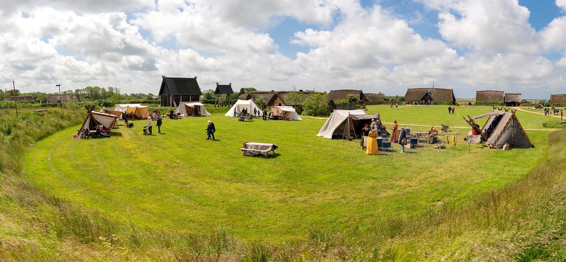 Bork Vikingehavn ved Ringkøbing Fjord er steget fra 15.000 til 90.000 årlige gæster på 25 år. Et skoleeksempel på hvordan langsigtet udvikling med lokalt ejerskab skaber varige resultater og oplevelser, skriver Mette Bjerrum Jensen.