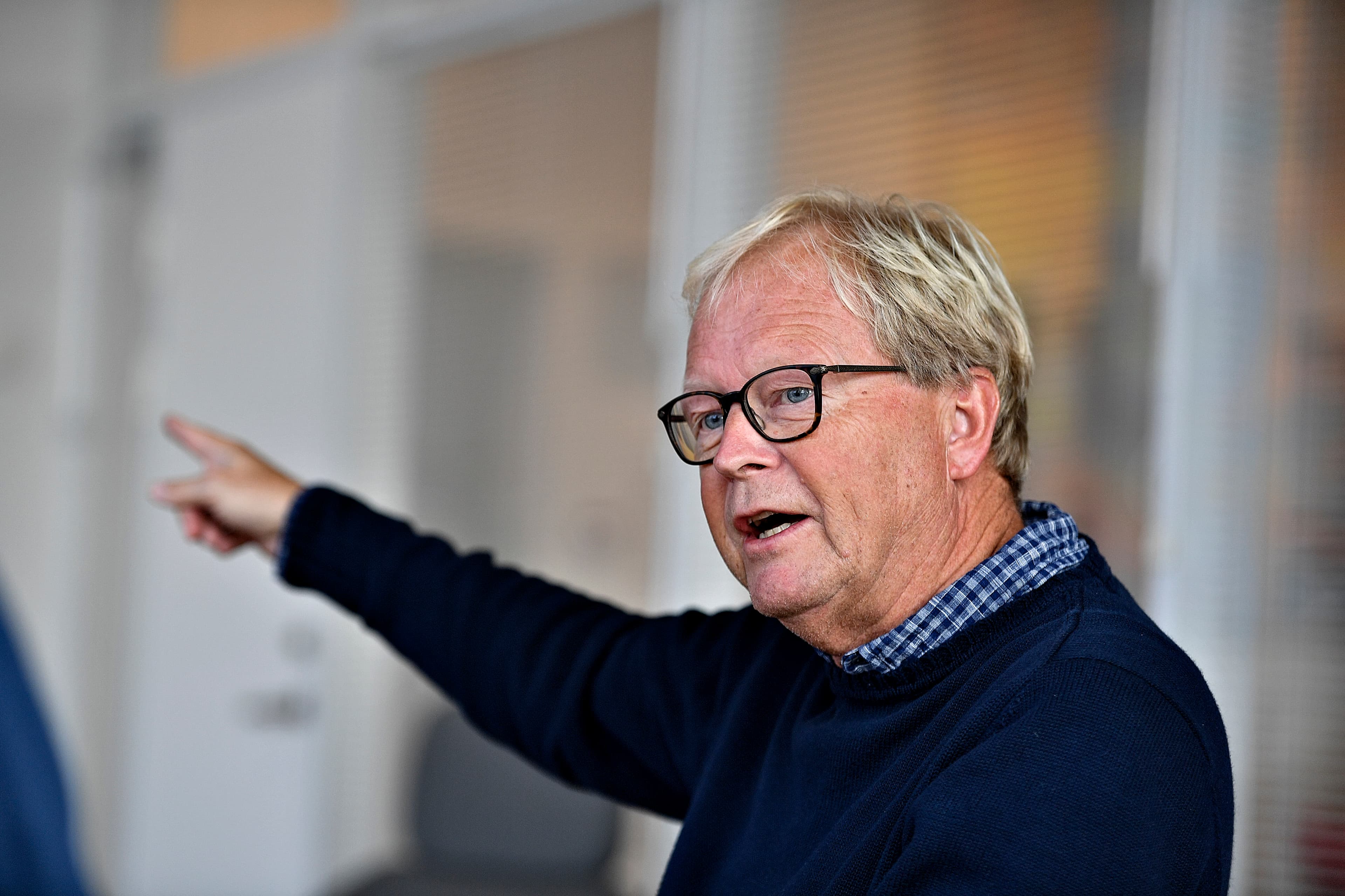 - Klar styring og at være meget tydelig i kommunikationen om, hvad vi vil og så ellers manøvrere ud fra det. Her var det meget værd at have prøvet at lede og have modet til at være tydelig. Uden at være uforskammet eller noget som helst, men bare kommunikere tydeligt. Det bliver man jo nødt til i sport. Der er ikke noget at diskutere. Hvis du ikke er tydelig som træner i sport, så er du der ikke mere, siger Ulrik Wilbek.