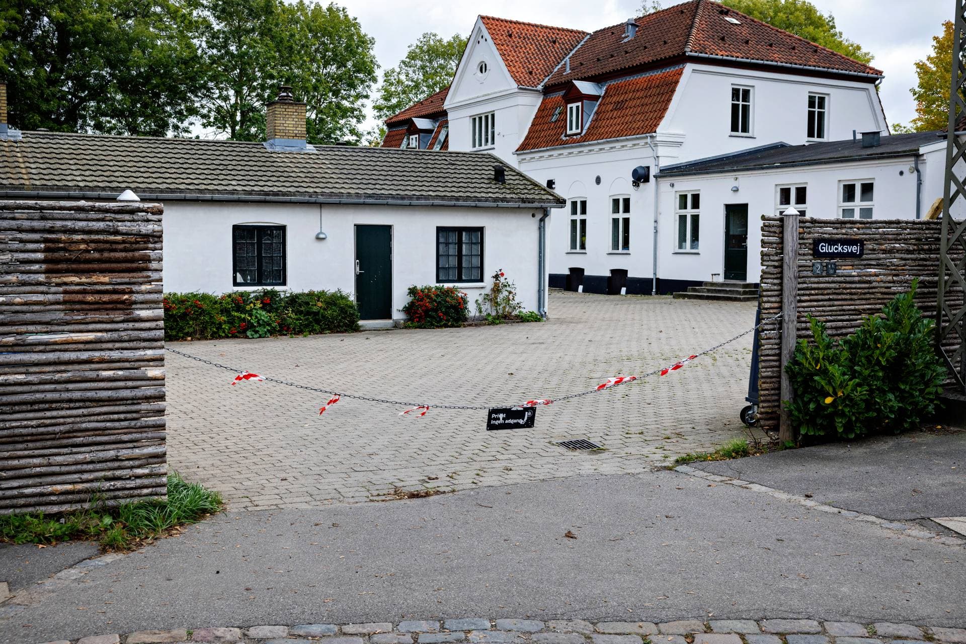 “Vi har ikke løftet vores opgave godt nok på Villa Frederik. Det ansvar tager vi på os, og derfor skal vi også lære af de fejl, der skete, lyder det i et skriftligt svar fra administrerende direktør i socialforvaltningen Katrine Ring.  
