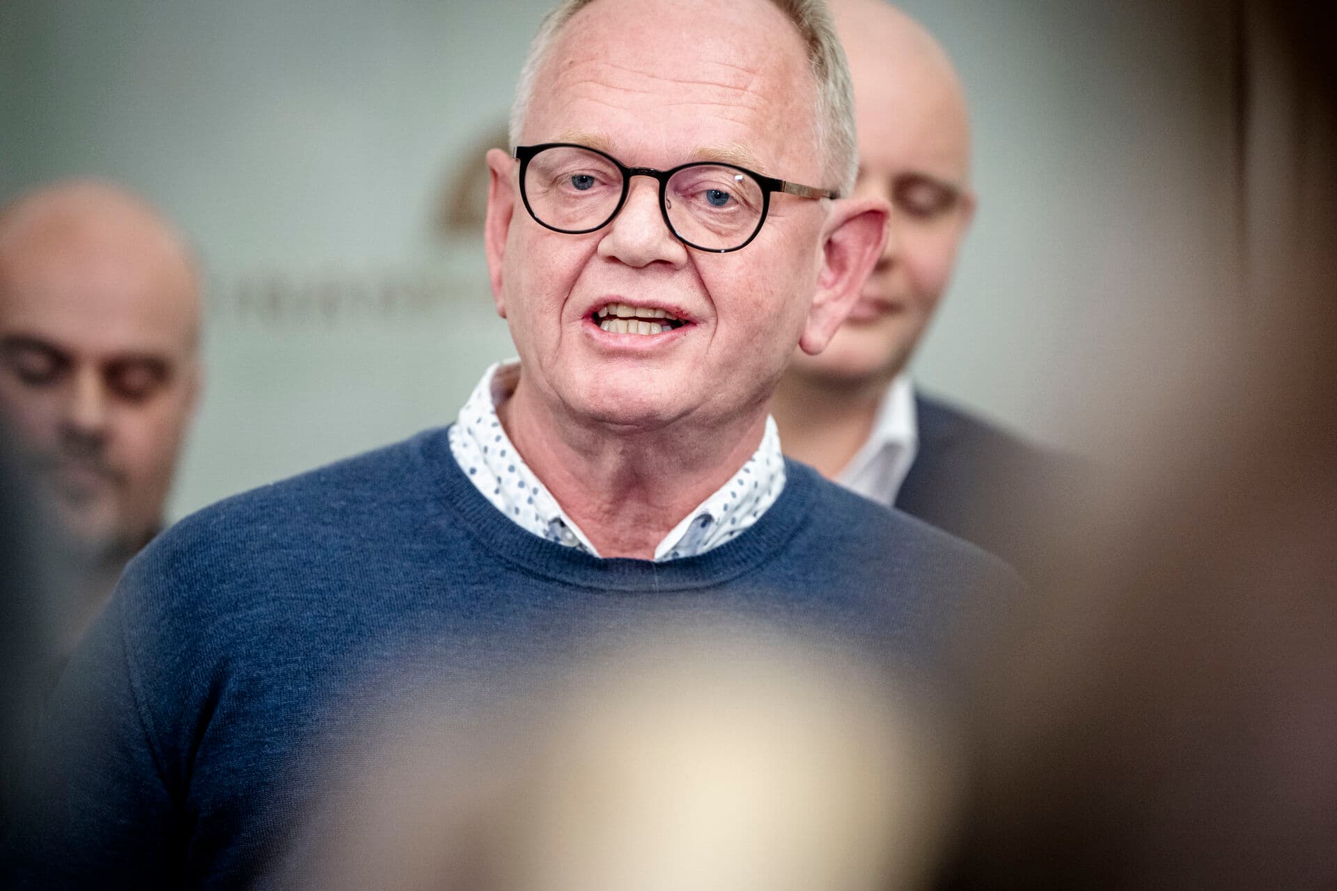 Det handler ikke om ærgerlige enkeltsager, brodne kar eller huller i loven. Det handler om kynisk og systematisk udnyttelse af et tillidsbaseret velfærdssystem. Det har vi alle sammen et ansvar for at sætte en stopper for – ikke mindst aktører i den politiske debat, der foregår i øjeblikket om problemet, skriver Benny Andersen.