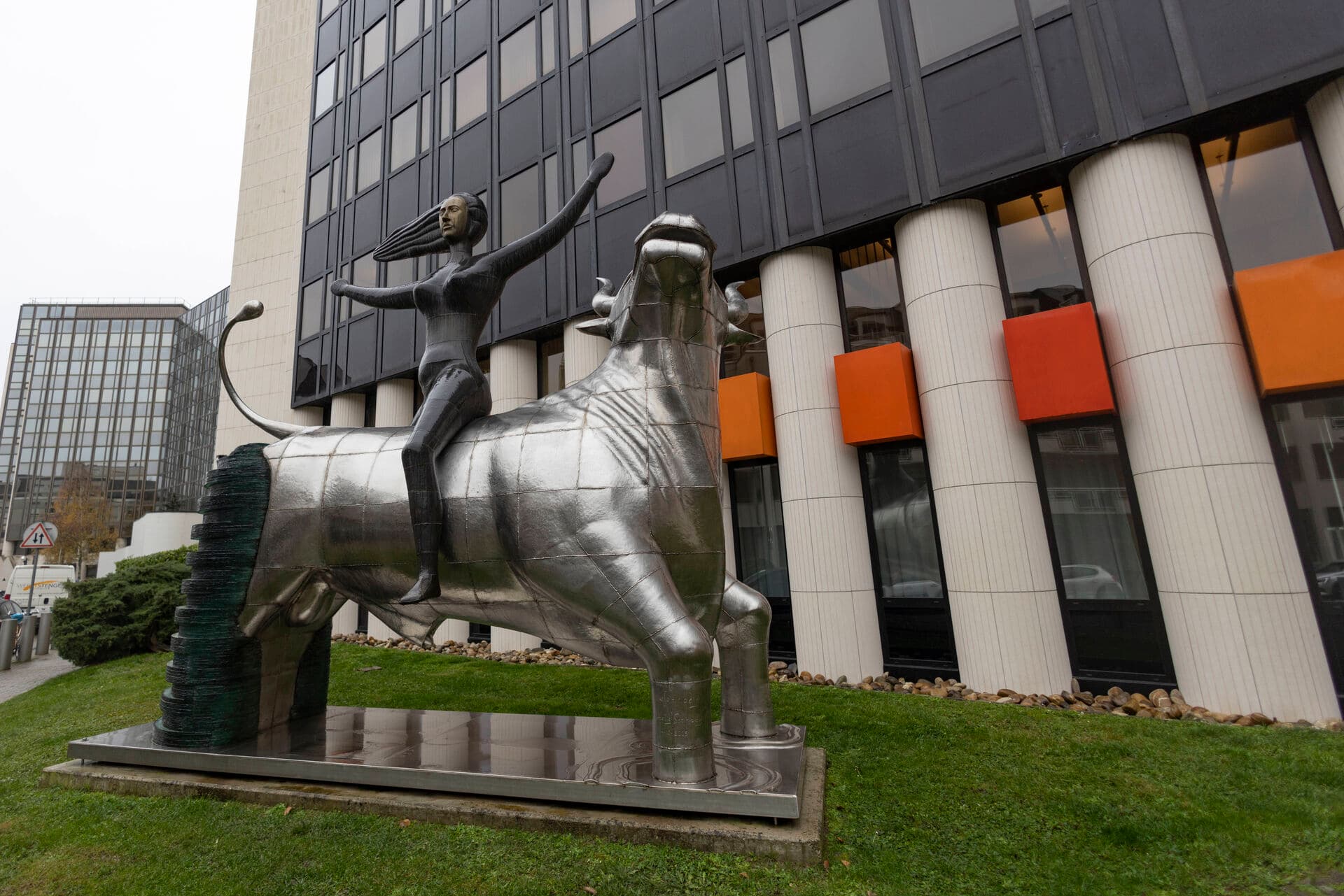 Man udskiller i kommunerne kultur fra det at være menneske, og i EU udskiller man kultur fra hele den geopolitiske legitimitet og forankring i demokrati. Netop det, der gør Europa til noget helt særligt i verden, skriver Jens Frimann.