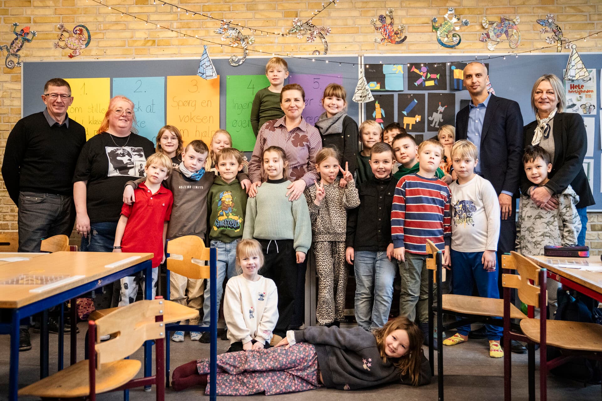 Statsminister Mette Frederiksen (S) og børne- og undervisningsminister Mattias Tesfaye (S) besøgte i starten af februar 1. D på Pilegårdsskolen i Kastrup, da Socialdemokratiet skulle lancere deres nye udspil til folkeskolen. 