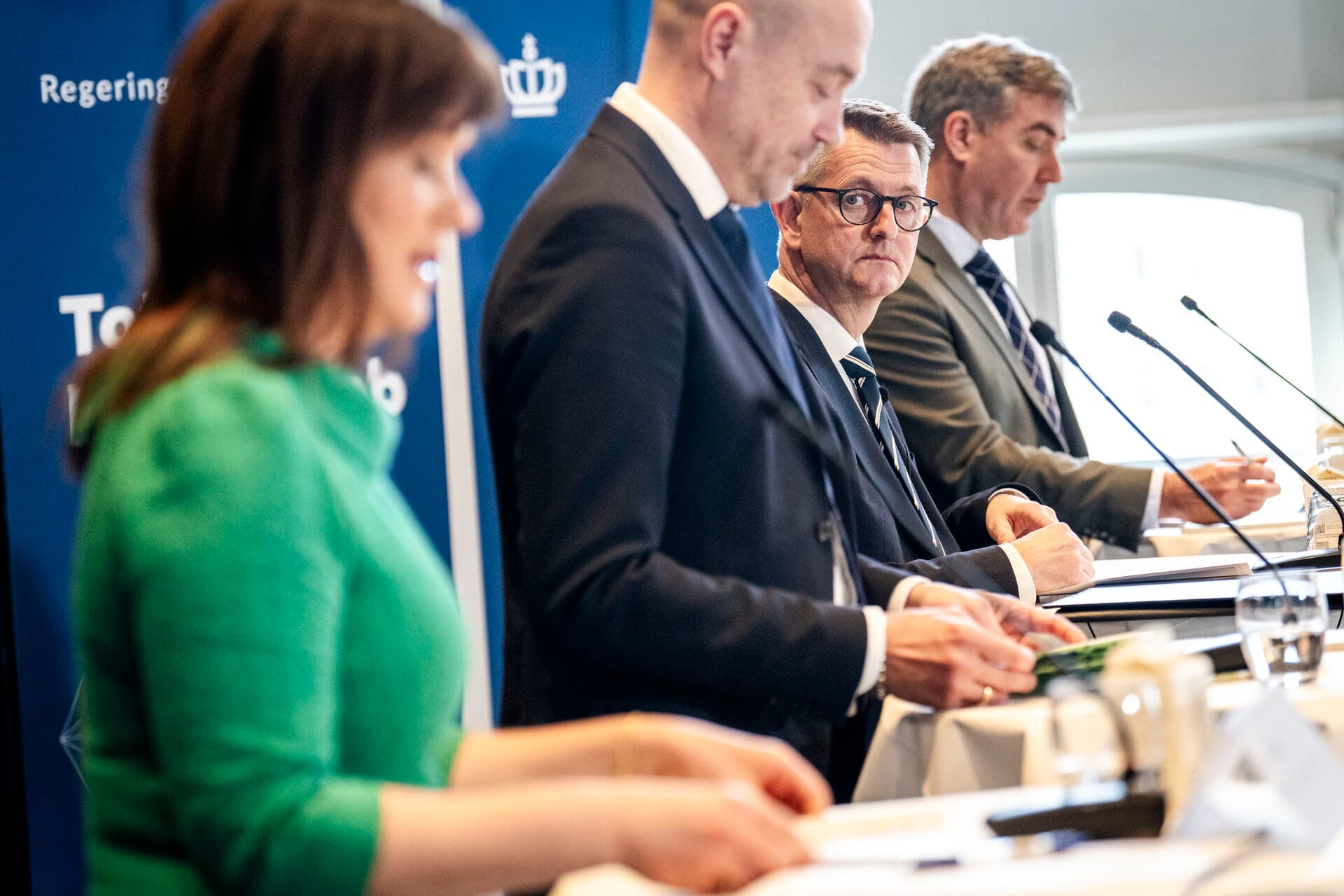 Indenrigs- og sundhedsminister Sophie Løhde (V), miljøminister Magnus Heunicke (S), minister for samfundssikkerhed og beredskab Torsten Schack Pedersen (V) og klima-, energi- og forsyningsminister Lars Aagaard (M) præsenterede regeringens akutpakke til beredskabet.