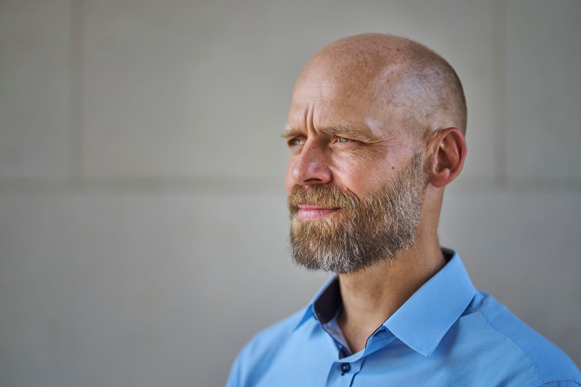 - Den helt grundlæggende årsag til problemet med stigende bureaukrati er, at der ikke er nogen prioriteringsmekanisme. Mens der er en naturlig bremse for, at det offentlige forbrug ikke stikker af, så findes der ingen bremse for nye regler, siger Jonas Herby