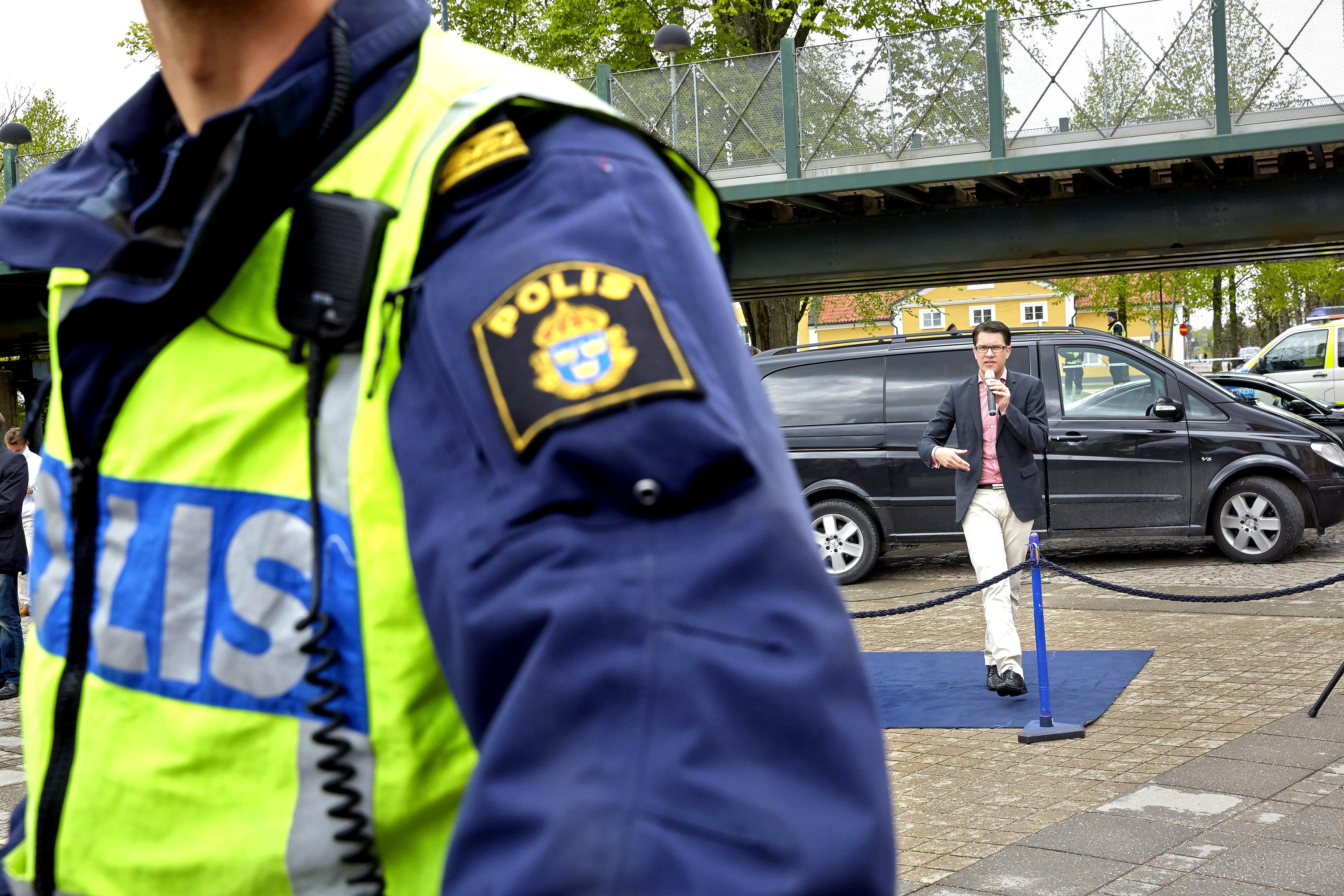 Sverigedemokraterna har medvind i den svenske valgkamp, men partileder Jimmie Åkesson er stadig så kontroversiel i visse kredse, at politiet er til stede ved valgmøder. 
Foto Polfoto