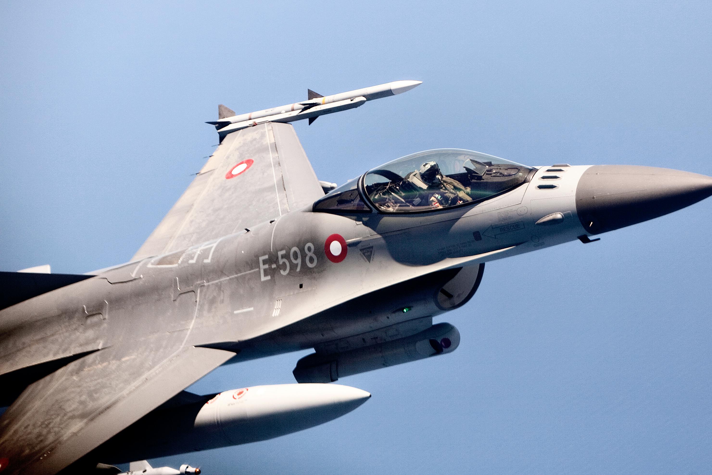 Danmark sender syv F-16-fly til Kuwait, hvorfra de skal bombe den fundamentalistiske gruppe Islamisk Stat i Irak.Foto: Polfoto
