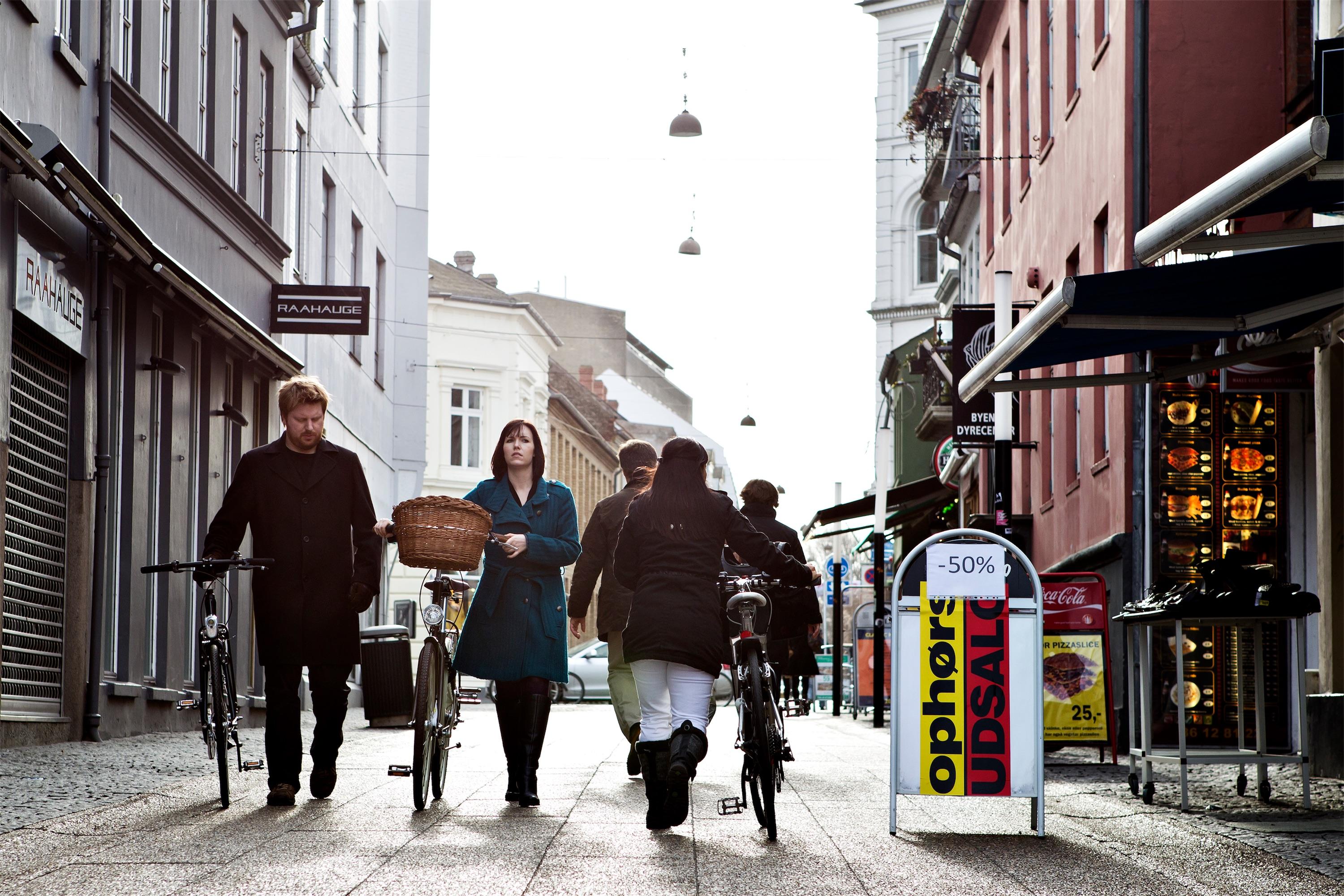 Selv i en tid med mange negative mediehistorier om sociale ydelser bakker danskerne generelt op om velfærdsydelserne, bemærker valgforsker. Foto: Polfoto