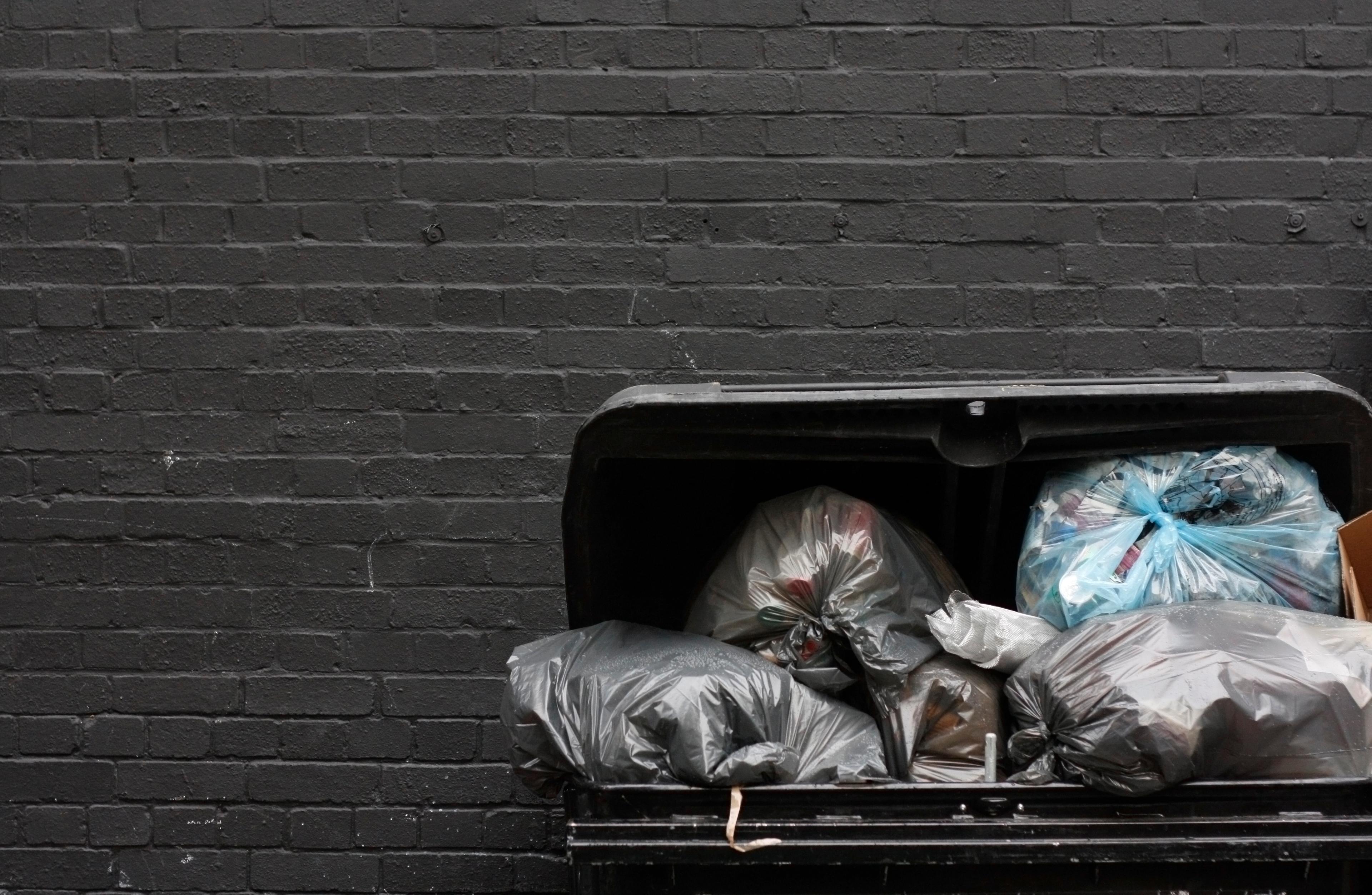 Miljøstyrelsen har siden 2014 uddelt små 50 millioner kroner til 80 kommunale affaldsprojekter. Nu smækker låget i. Foto: Lasse Kristensen / Polfoto