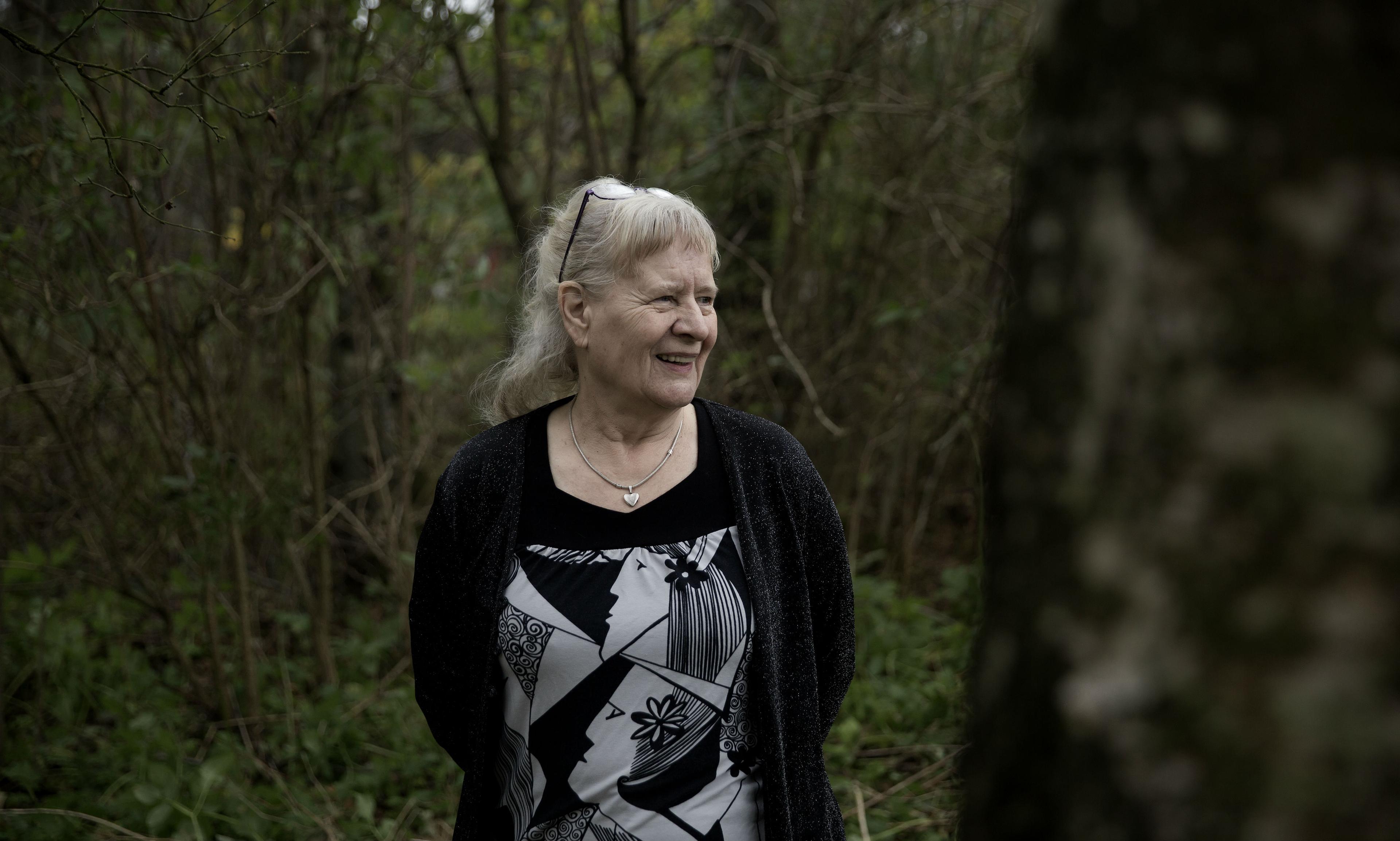 Birthe Johansen på 76 år har arbejdet som sygehjælper i 54 år. Hun gruer for den dag, hun skal gå på pension. 