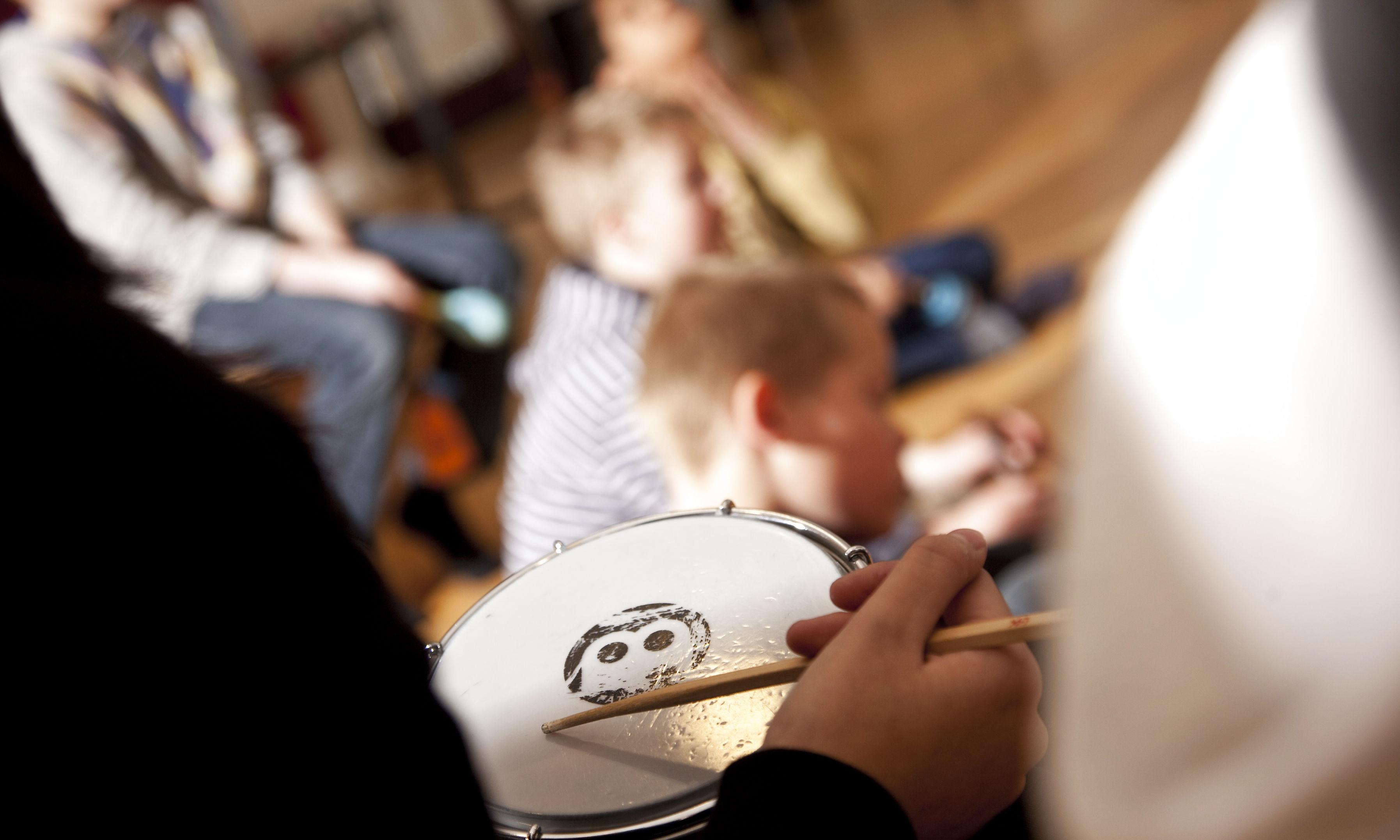 Dansk Folkeparti vil have, at musik i folkeskolen skal strække sig fra 1.-9. klasse, hvor det i dag stopper i 6. klasse. 