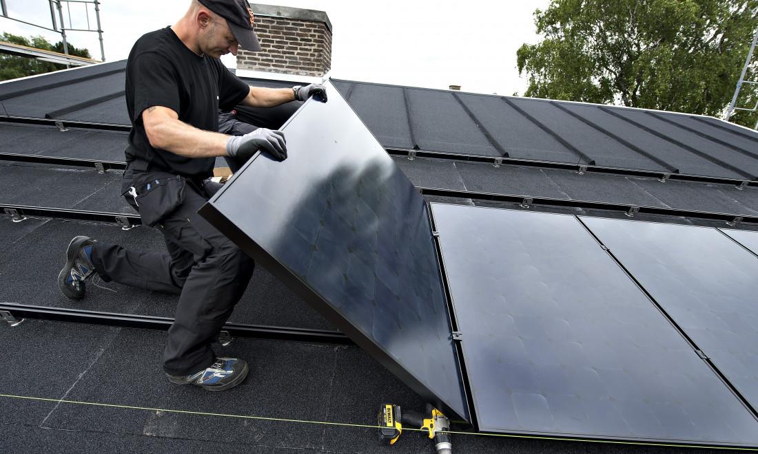 Energistyrelsen har flere gange undersøgt, hvor kommunerne bryder Forsyningsloven ved at drive ulovlige solcelleanlæg. I 2015 fandt styrelsen i alt 76 ulovlige kommunale solcelleanlæg, mens en ny liste fra i år viser, at der nu findes 267 stk.