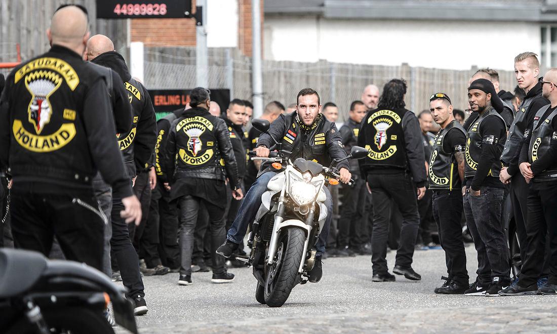 Tidligere bandemedlemmer fortæller blandt andet, hvordan de har afstået deres motorcykler, for at få lov at forlade rocker-, bandemiljøet.