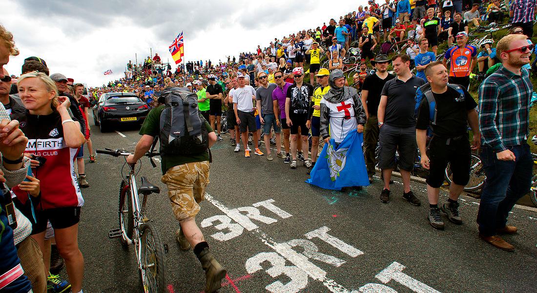 Tour de France-starten i Yorkshire i 2014 blev en folkefest af dimensioner med næsten fem mio. tilskuere - her fra etapen mellem York og Sheffield. 