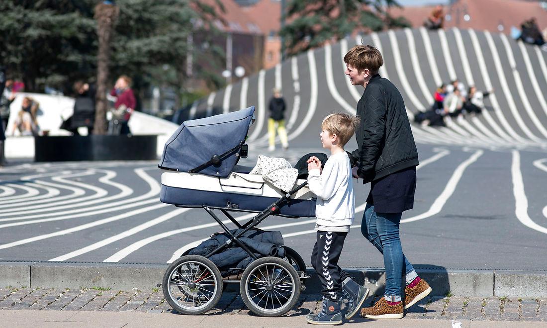 Superkilen på Nørrebro  er et af de fællesskabsfremmende byrum, stadsarkitekt i Københavns Kommune Camilla van Deurs fremhæver i Jane Sandbergs bog Come together. Fællesskaber i Danmark.