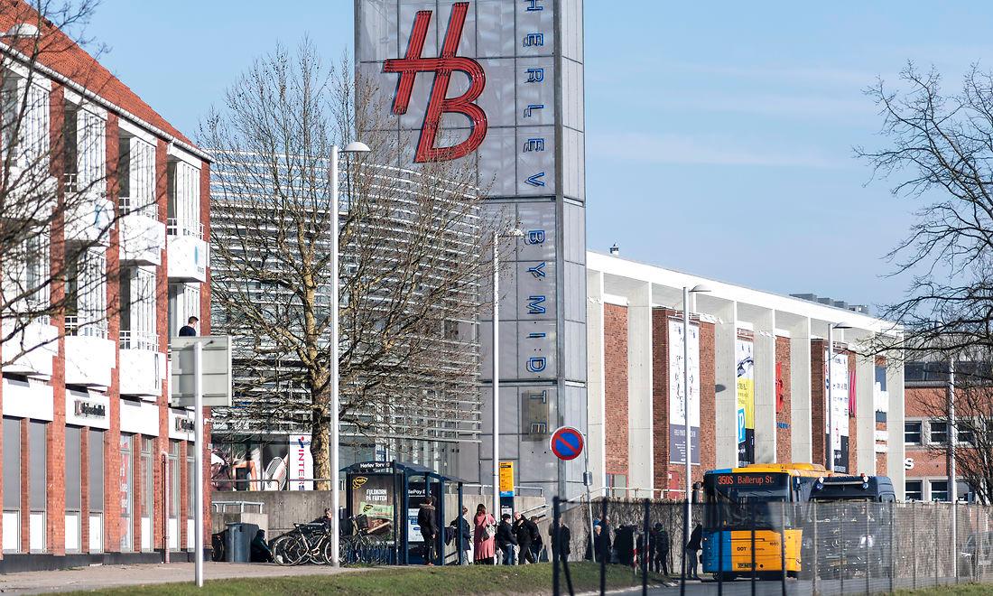 Herlev Kommune sælger sit rådhus og lejer sig blandt andet ind i et nyt tårn, som skal bygges ved butikscentret Herlev Bymidte. Målet er at styrke byens centrum. 