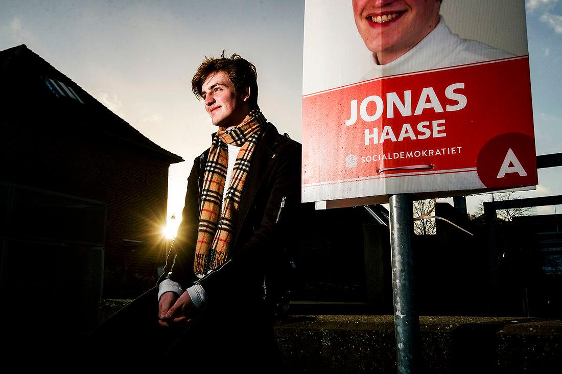 Jonas Haases (S) første forslag i byrådet i Aabenraa var at gøre buskørsel gratis for unge under 18. Det lykkedes, og han har siden fået mange positive beskeder fra de unge, som nu kommer gratis rundt i kommunen.