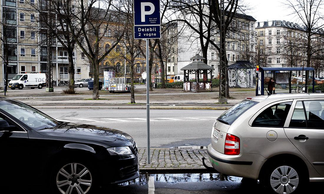 Parkeringsplads for delebiler i København, hvor fænomenet er mest udbredt. De store byer har det største potentiale, men også mellemstore provinsbyer kan med fordel introducere delebiler, mener fagfolk.