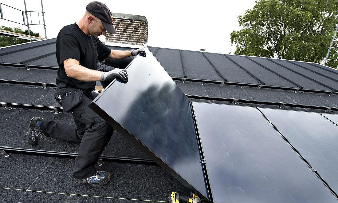 Kommuner er tidligere kommet i klemme i forhold til lovgivningen, når de har opsat solceller på kommunale bygninger. Den slags forhindringer for ellers fornuftige klimaløsninger skal ryddes af vejen, mener borgmestrene.