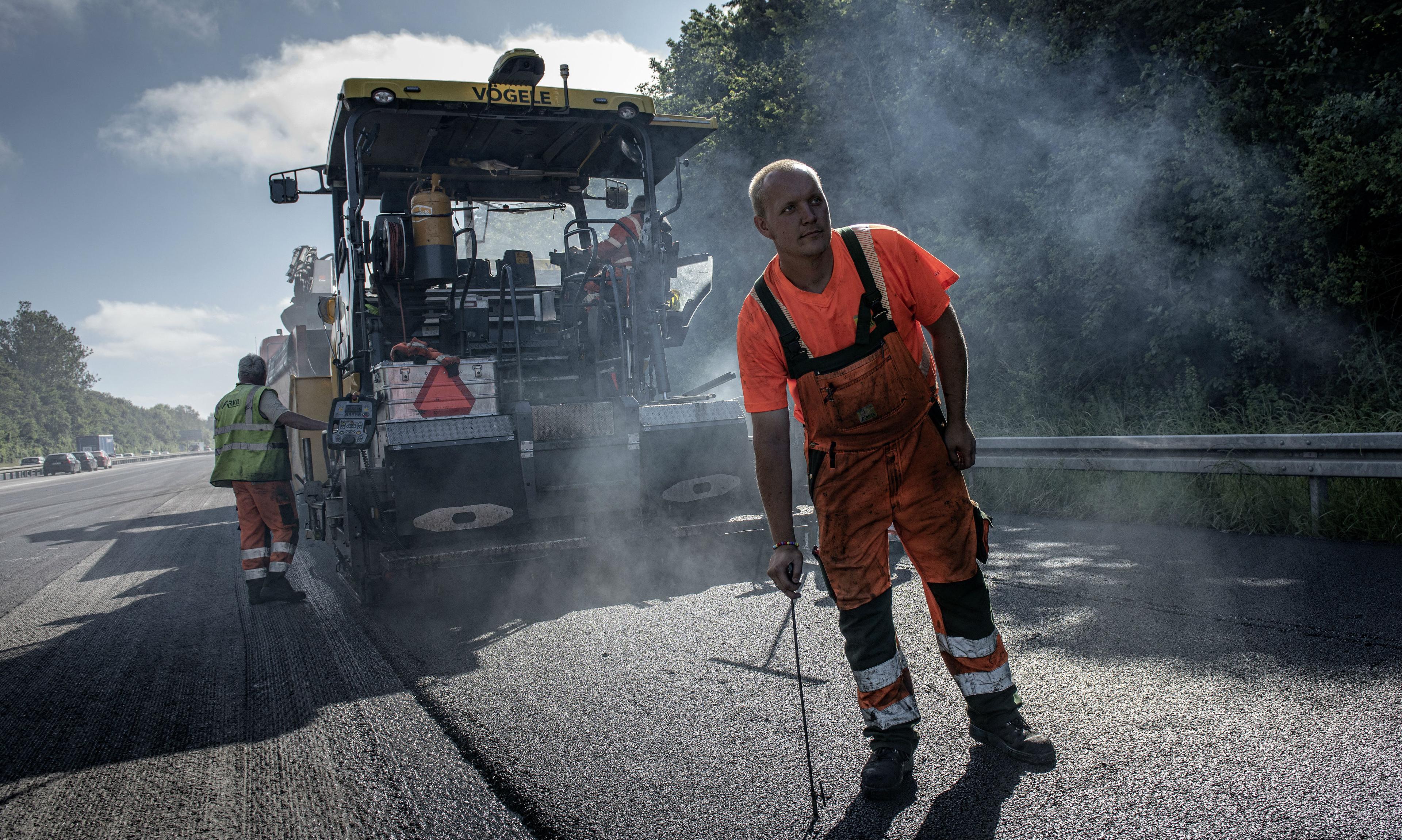 Ny asfalt har ikke været førsteprioritet i mange kommuner, som har efterslæb på vejreparationer. Nu giver ny forskning fra DTU et mere grundigt billede af sammenhæng mellem trafikuheld og vejenes tilstand. 