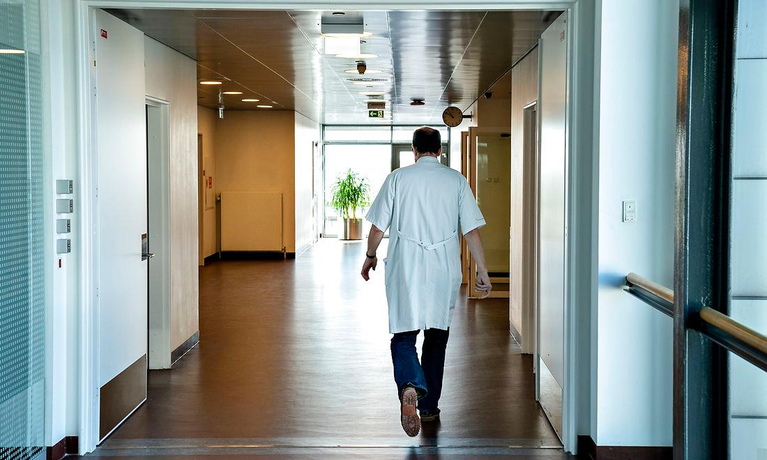 Hospitaler har udvidet kapaciteten, her ses den nye pandemiafdeling i tre etager på Aalborg Universitetshospital. Samtidig gør kommunerne klar til, at flere patienter end normalt kan blive udskrevet for at få plads til covid-19-patienter. 