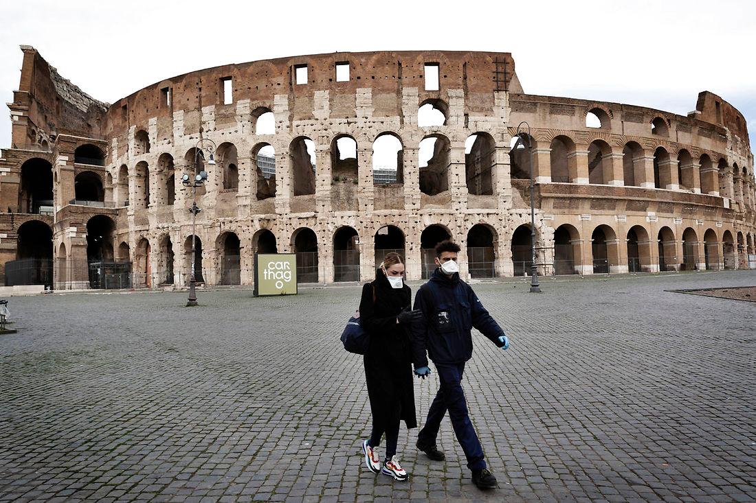 Området omkring Colosseum plejer at være proppet med mennesker og gadekunstnere. Nu er virkeligheden en anden.