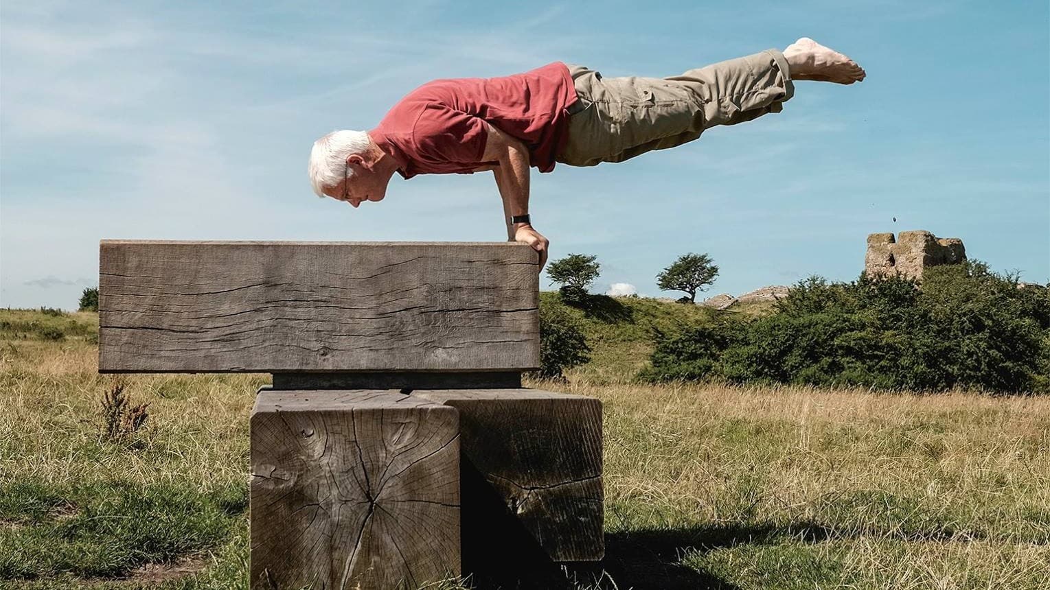 Socialdemokraterne i Syddjurs ville gerne beholde Ole Bollesen (S) som borgmesterkandidat ved næste valg, men den 69-årige borgmester ser hellere, at partiet oplever et generationsskifte. Kigger man på ovenstående billede, ser det dog ikke ud til, at alderen trykker hos borgmesteren på Jyllands snude.