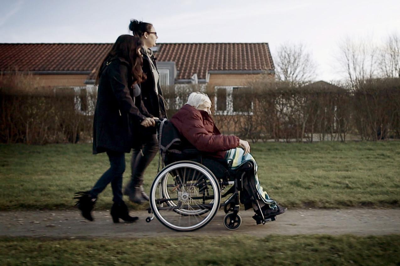 TV2s skjulte optagelser af Else på plejehjemmet Kongsgården satte gang i debatten om værdig ældrepleje.