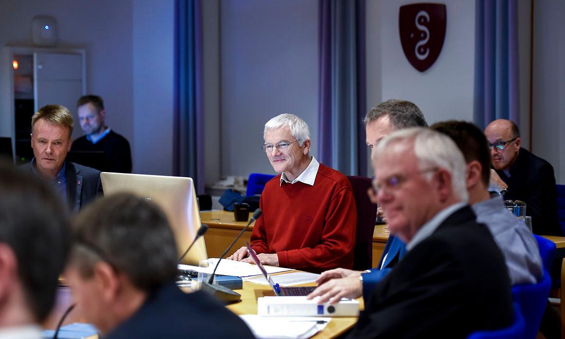 Syddjurs har otte kvindelige kommunalpolitikere i byrådet, der består af 27 medlemmer. Her ses et udsnit af byrådet til konstitueringsmødet i 2017.