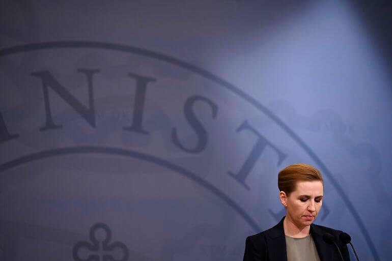 Den delvise nedlukning af Danmark fortsætter frem til 17. januar, fortalte statsminister Mette Frederiksen tirsdag aften på et pressemøde i Spejlsalen i Statsministeriet. 