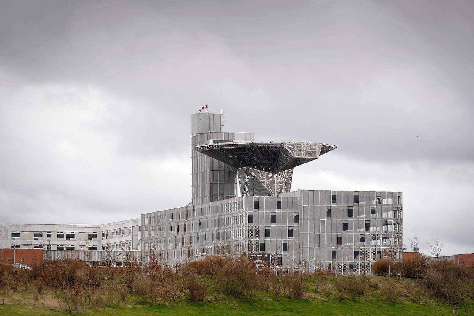   Supersygehuse som her Aarhus Universitetshospital i Skejby er skudt op med de mest moderne faciliteter. Imens har de resterende 80 procent af de gamle hospitalsbygninger fortsat et stort behov for renovering, påpeger Danske Regioner. 