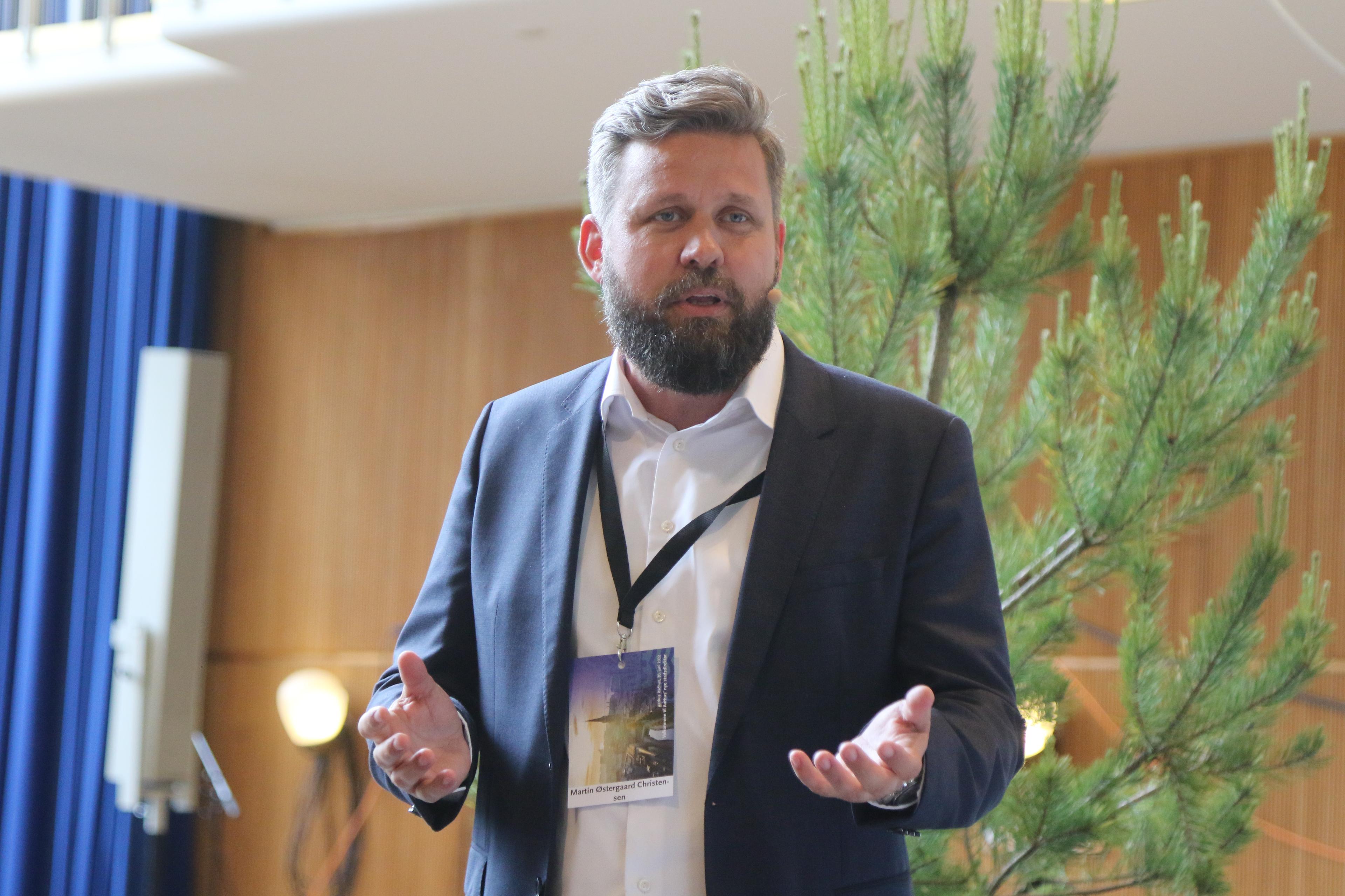 Martin Østergaard tiltrådte som ny stadsdirektør i Aarhus med syv store udfordringer, der skal tackles for at sikre fremtiden for velfærdssamfundet.