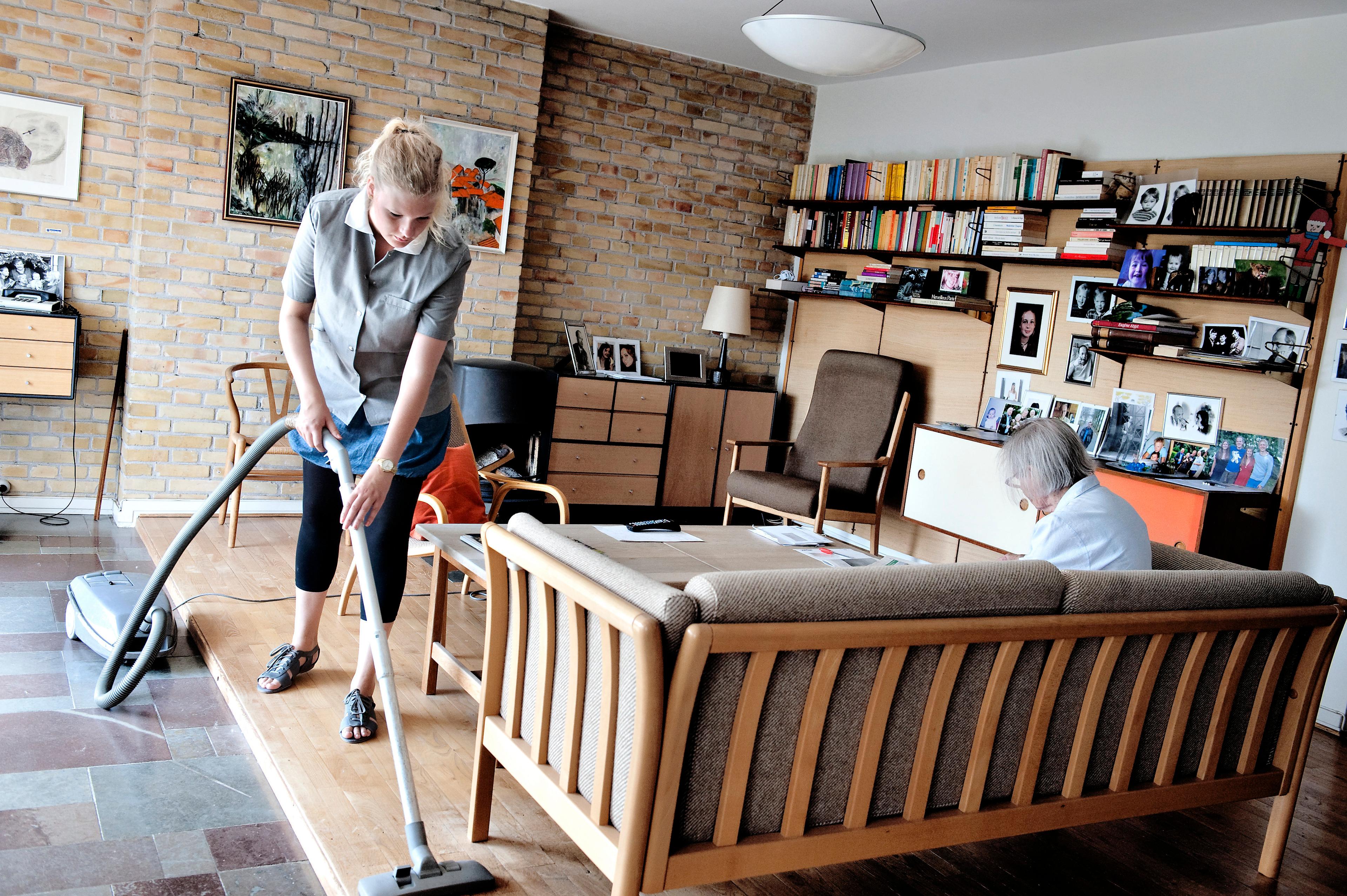 Hvor lang tid kan en hjemmehjælper være i borgerens hjem? Den beregning har været skudt helt ved siden af i Jammerbugt Kommune. Modelfoto.
