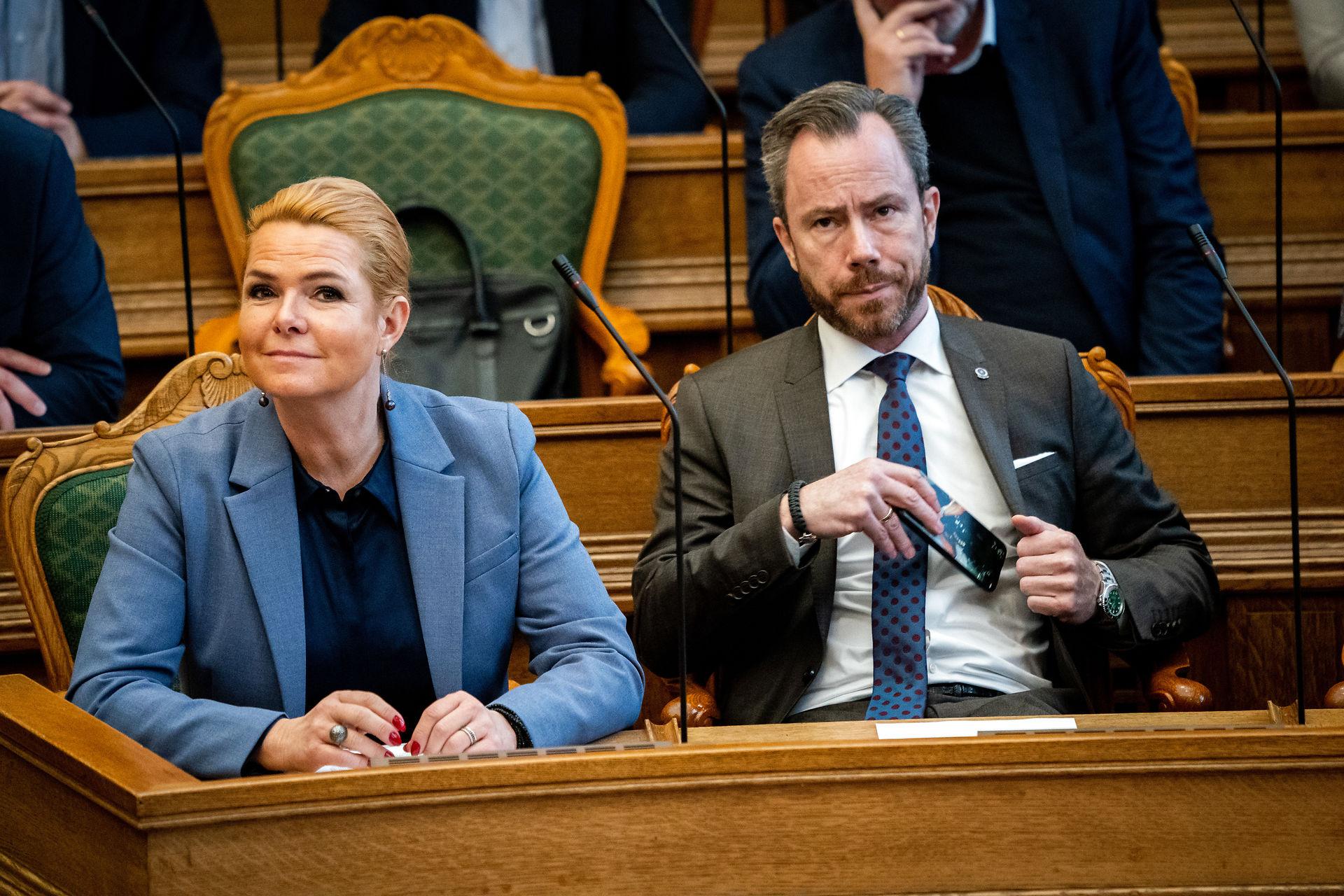 Inger Støjberg på dagen da Folketinget på ny kendte hende værdig til medlemskab. Som partiformand sidder hun nu tillige på første række i folketingssalen.