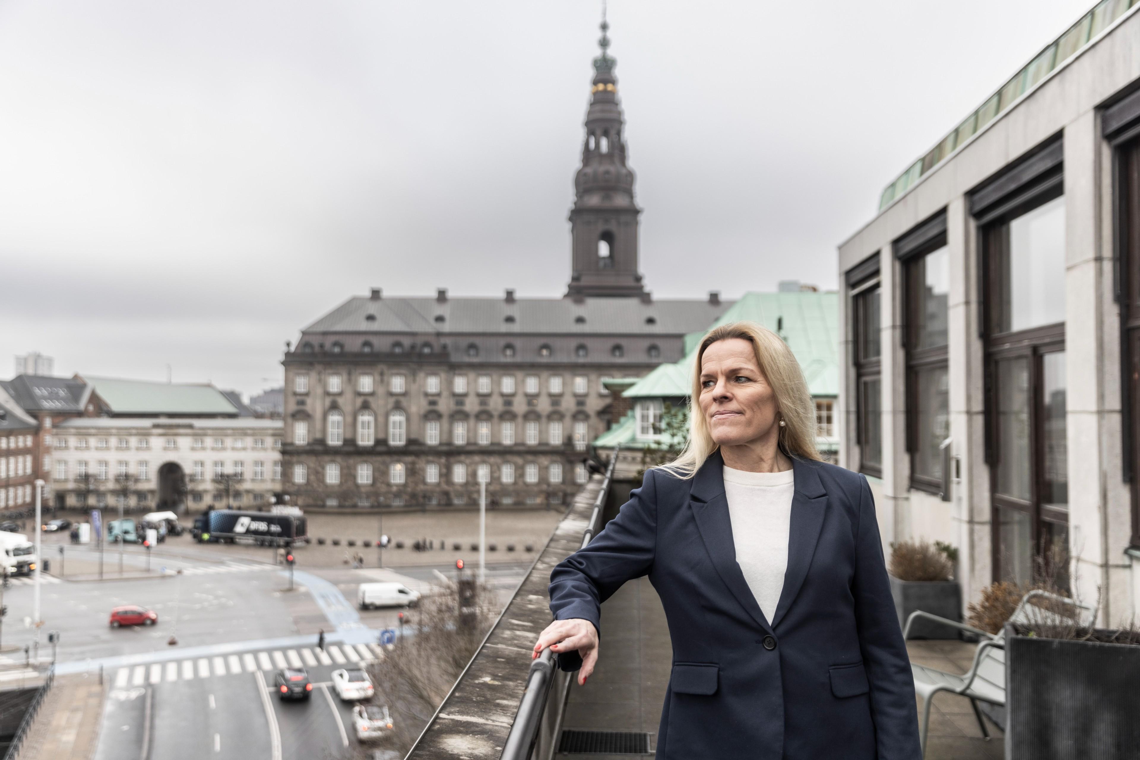 Mette Kierkgaard ønsker at stå i spidsen for den mest omfattende frisættelse af ældreplejen nogensinde. Hun er dog ikke den første ældreminister, der vil sætte området frit. 