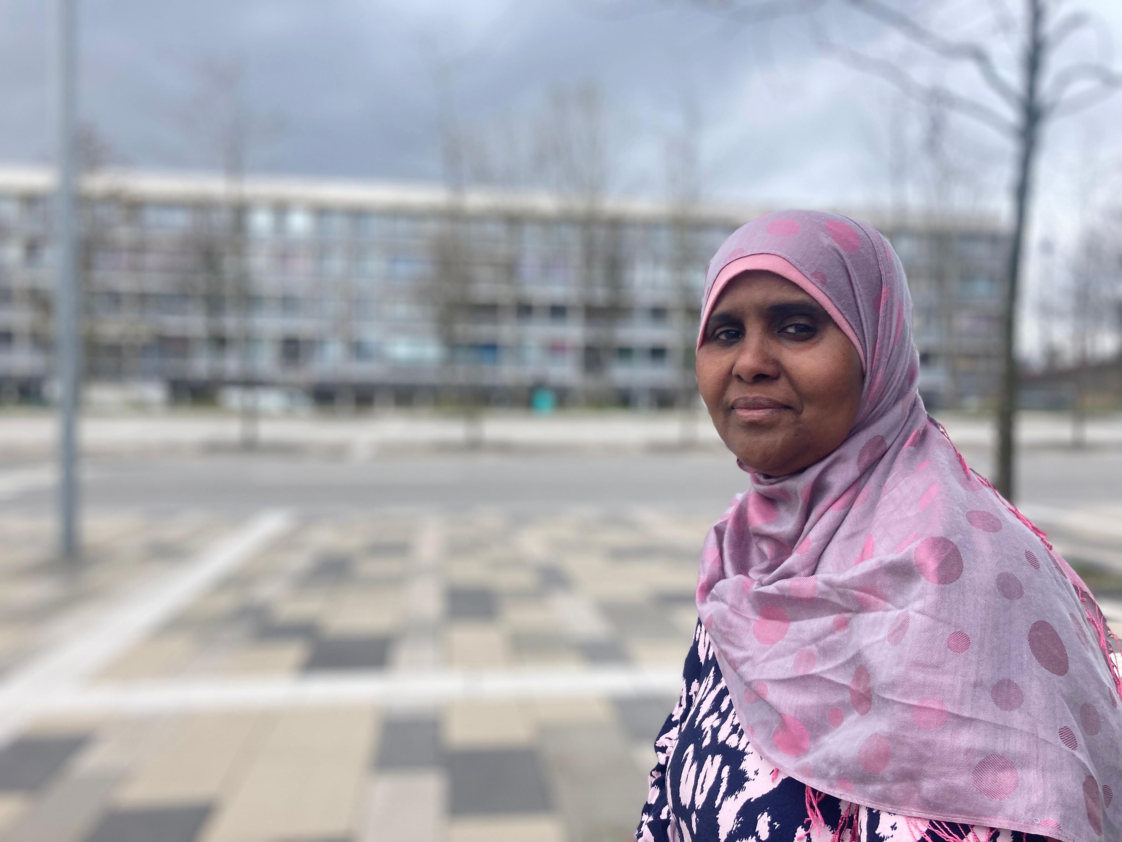 Ilham Mohamed kom som unge kvinde alene til Danmark. I dag hjælper hun andre kvinder med at blive en del af det danske samfund. 