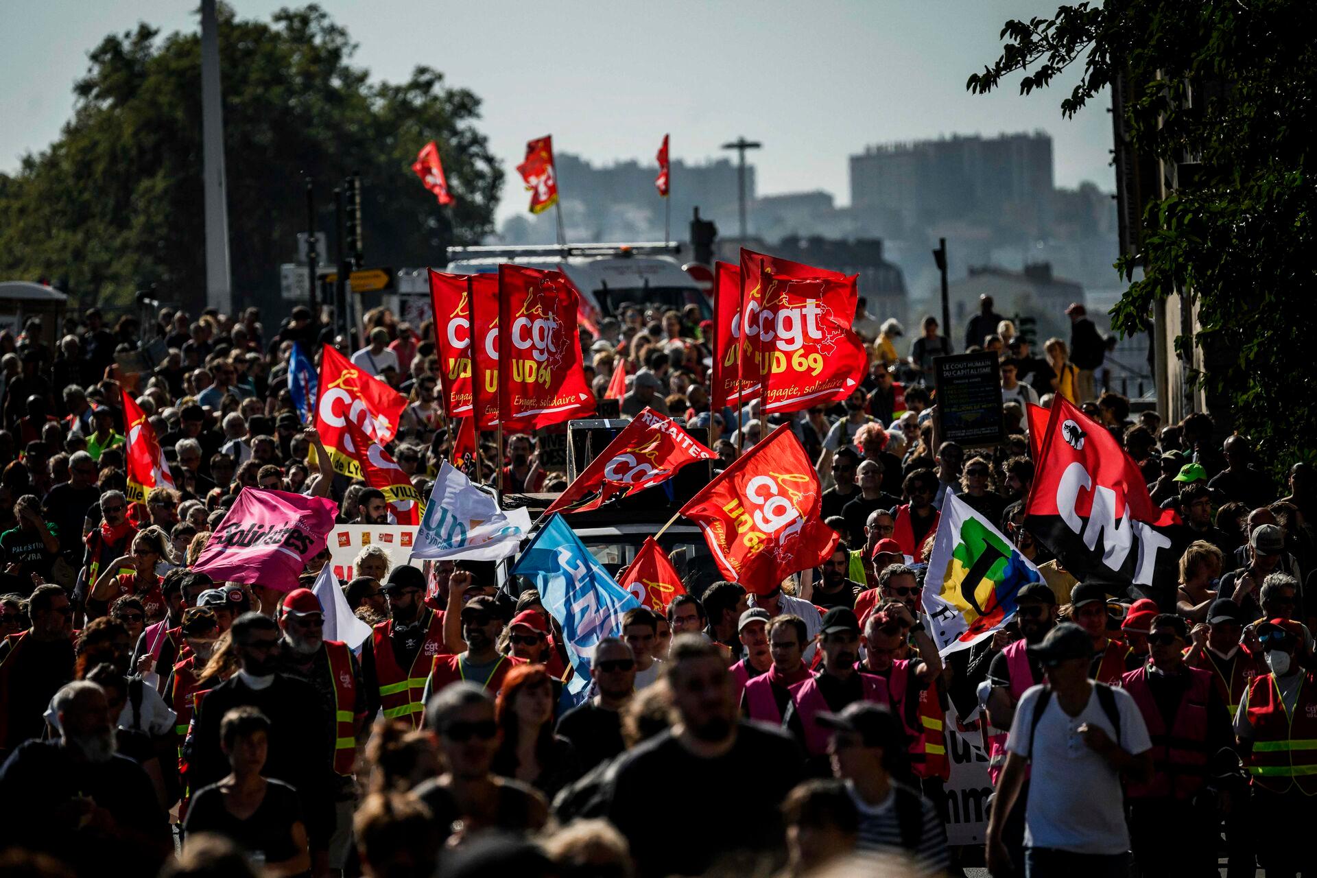 Inflation og økonomisk krise optager millioner af mennesker over hele Europa. Billedet er fra Lyon i Frankrig den 13. oktober 2023, da der var landsdækkende demonstrationer med krav om mere i løn. 