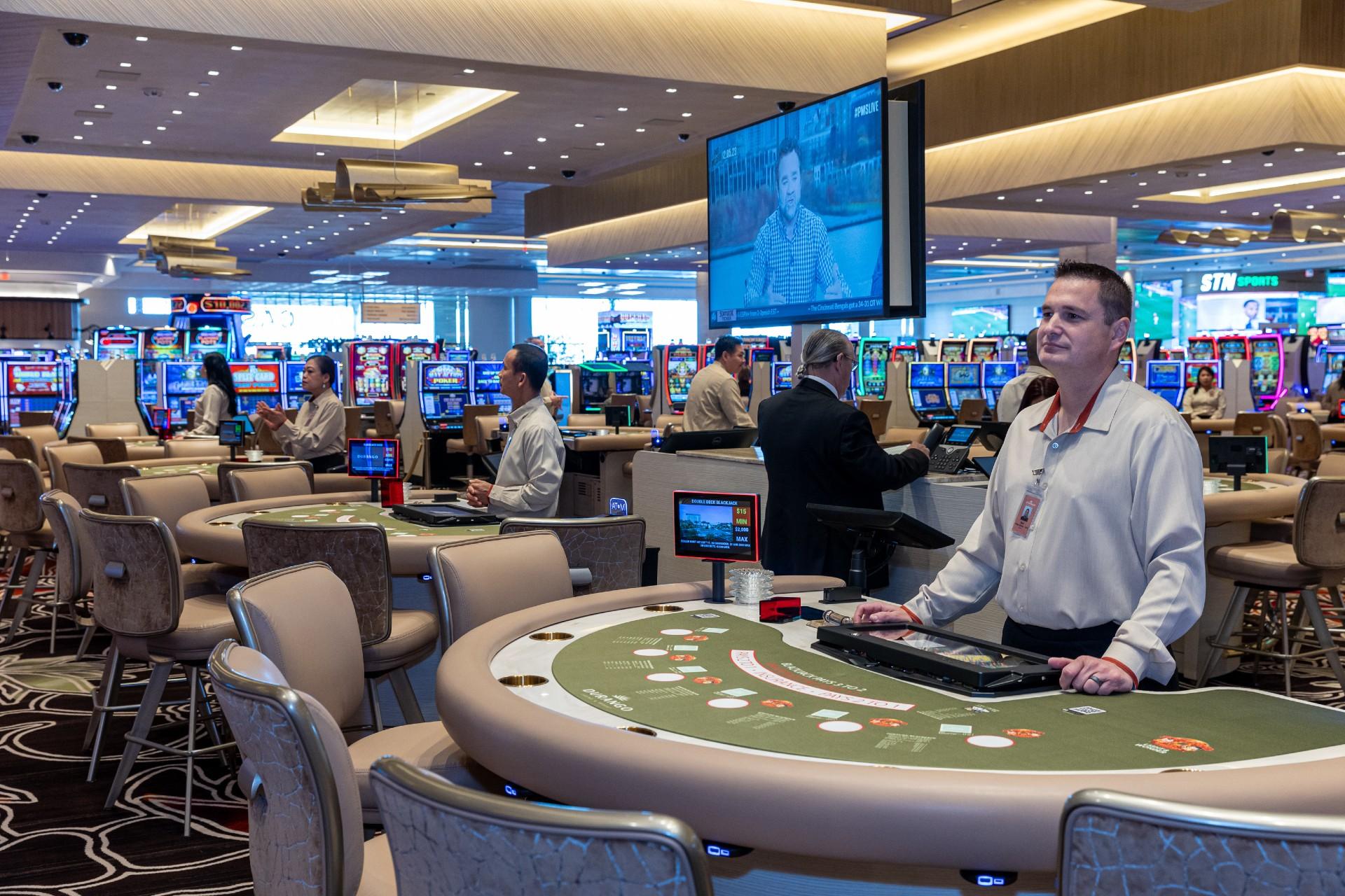 Selvbudgettering kontra statsgaranteret udskrivningsgrundlag har et vist element af gambling over sig. 98 kommuner ved hvert sit spillebord. Her et rigtigt casino i Las Vegas.