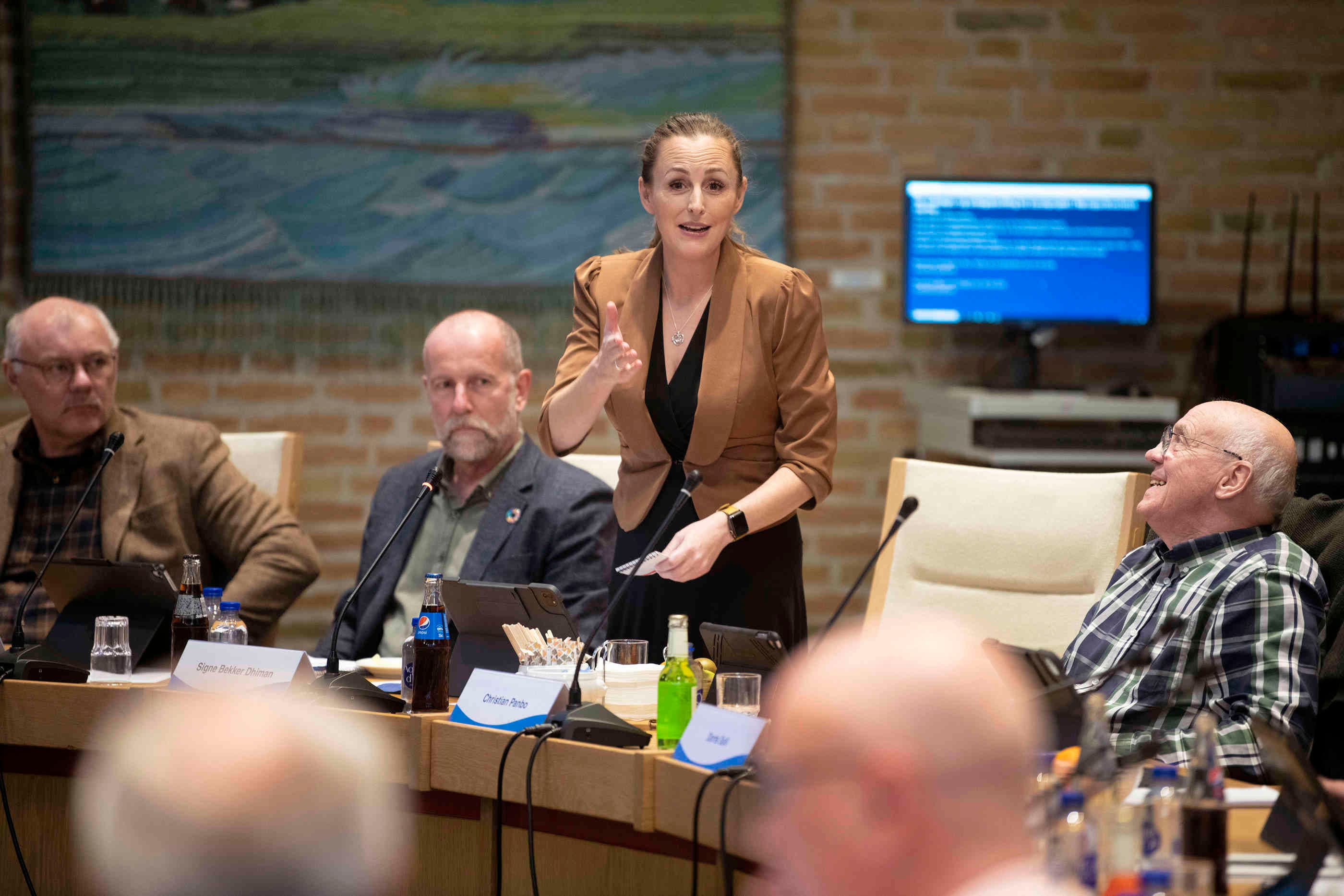 Signe Bekker Dhiman vil gerne have flere børneforældre ind i politik. Men hvis det skal lykkes, skal kommunalbestyrelserne være bedre til at gøre plads til børneforældrene. Blandt andet ved at skabe mere fleksibilitet omkring arbejdet i kommunalbestyrelsen.