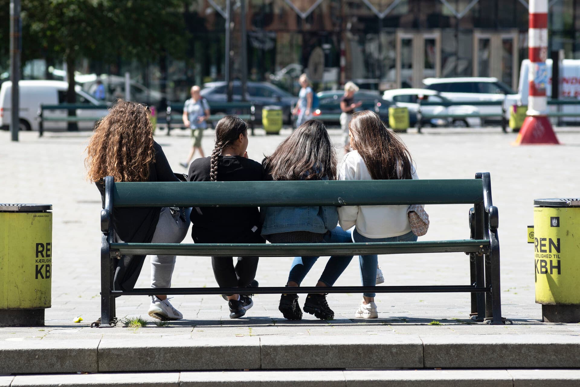 Over en fjerdedel af alle 15-årige piger oplever, at de har brug for hjælp. Blandt 19-årige kvinder er det næsten halvdelen. Og blandt drengene ser vi også stigende tal år for år. Der er ikke længere nogen af os, der kan sige, at vi ikke kender et barn eller en ung, der kæmper. Det gør vi alle sammen, skriver Mette Witt Hagensen.