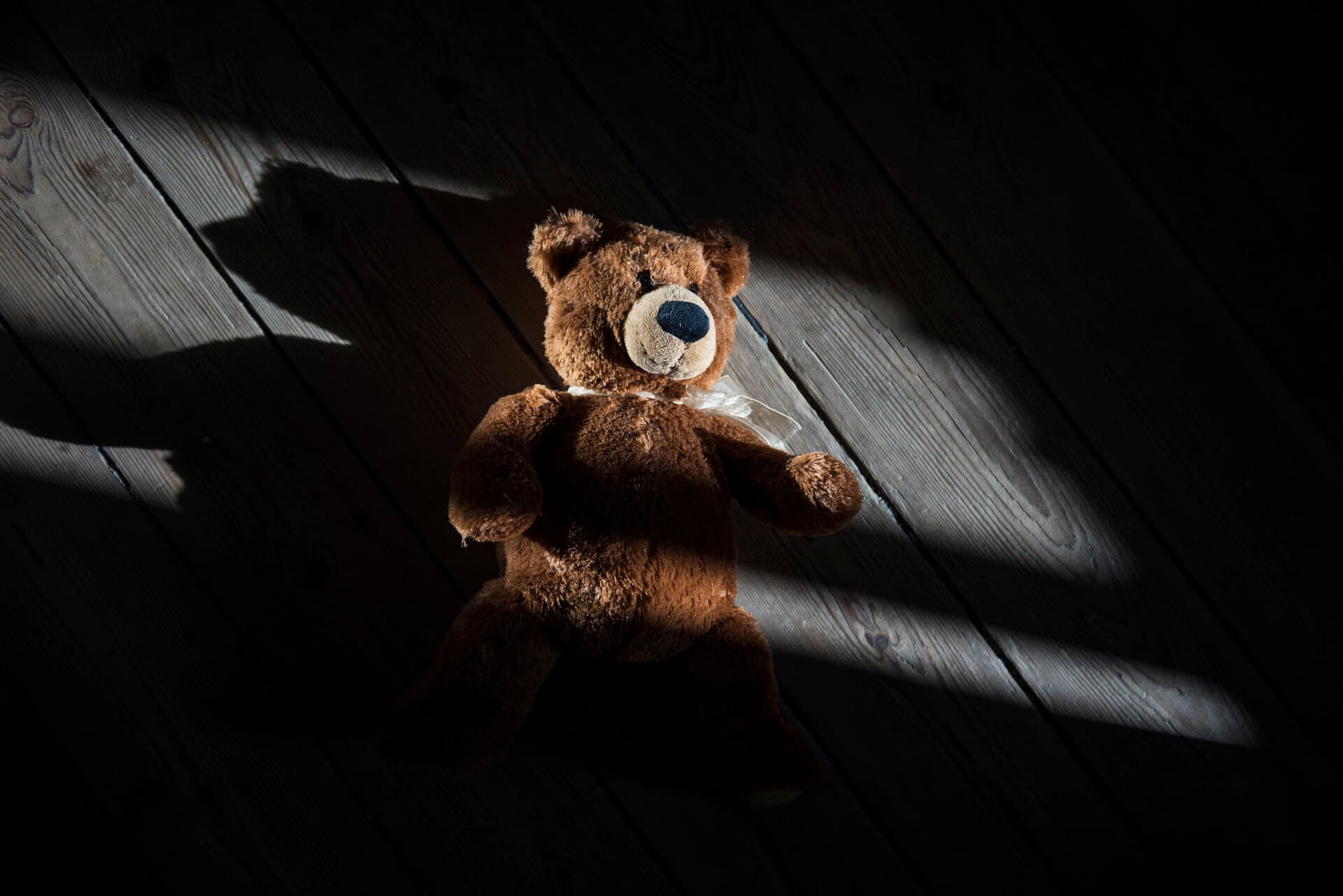 Social- og boligminister Sophie Hæstorp Andersen (S) mener, at voldsudsatte børn skal have bedre adgang til hjælp, og oplyser, at hun er åben for at drøfte nye tiltag.