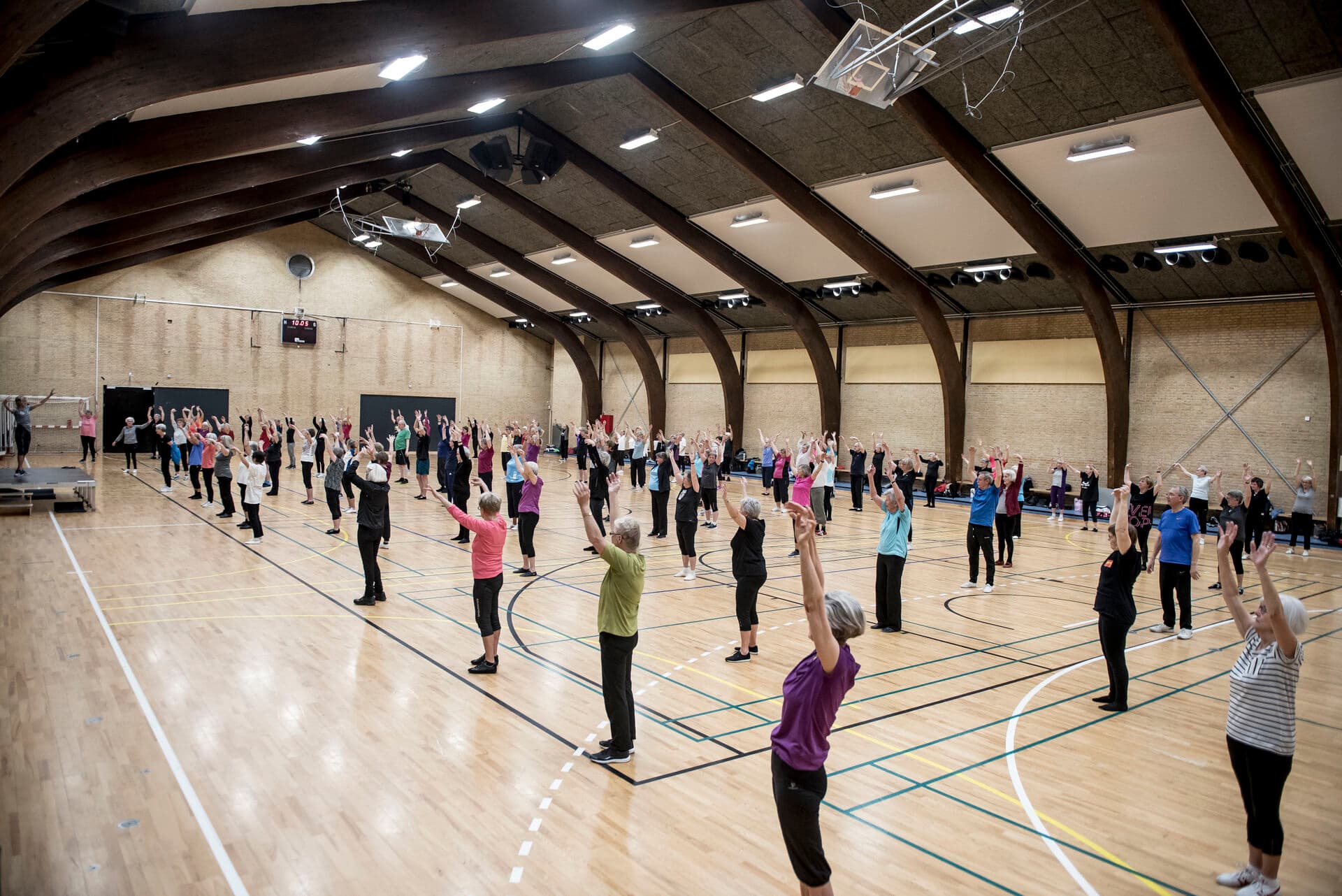 Foreningerne kan tilbyde et trygt og meningsfuldt fællesskab, hvor man først og fremmest er medlem og igen føler sig som borger – ikke patient. Mange foreninger har allerede aktiviteter målrettet mennesker med længerevarende sygdomme, skader eller funktionsnedsættelser og uddannede trænere, der er vant til at møde mennesker dér, hvor de er, og skabe et fællesskab, der giver både struktur, bevægelse og motivation til at fortsætte, skriver Charlotte Bach Thomassen.