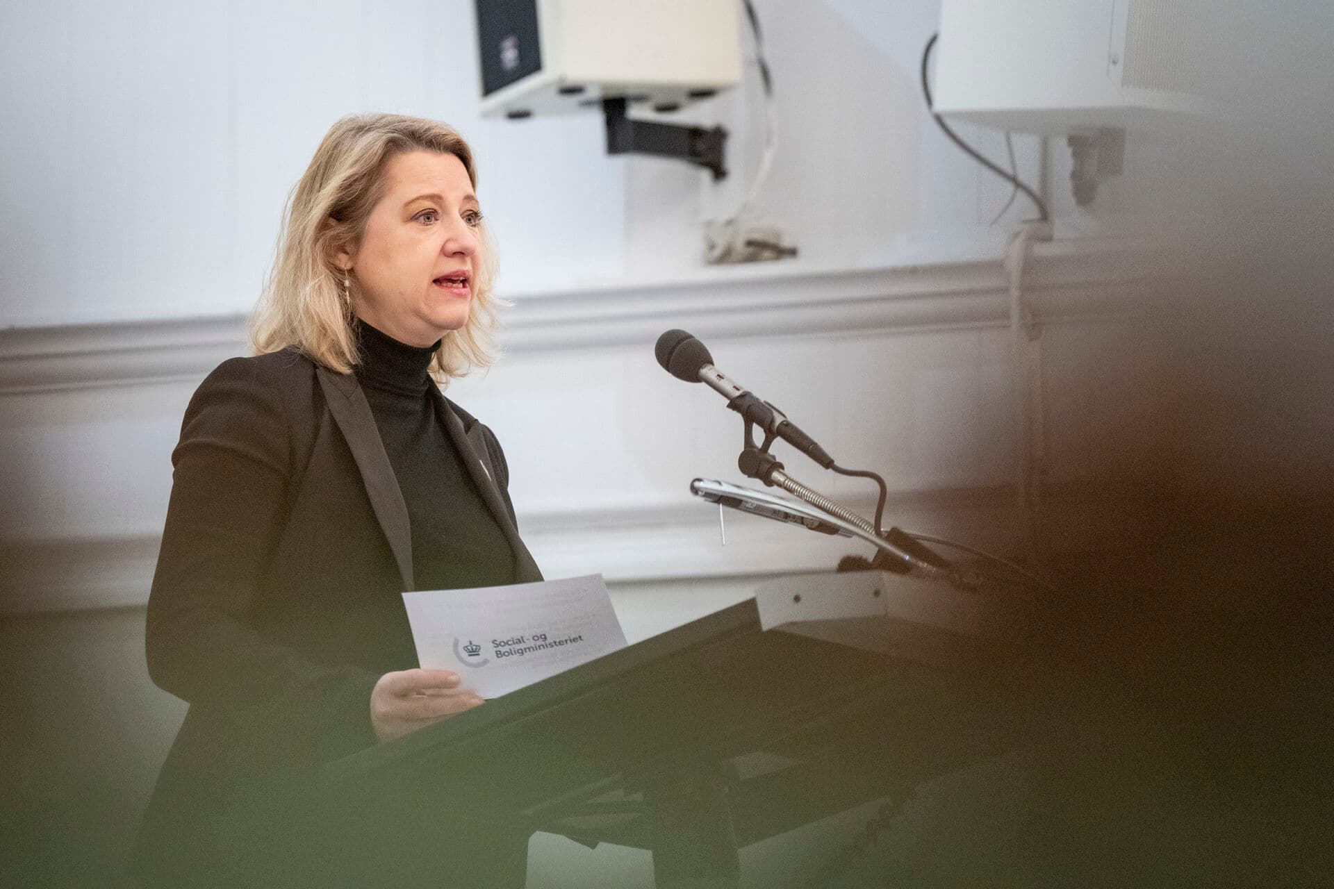 Flere lovforslag fremsat af socialminister Sophie Hæstorp Andersen, bliver nu udskudt.